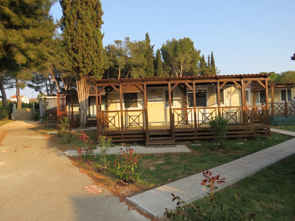 Camping Media Mobile Homes In Brioni Sunny Camping Pula Exterior photo
