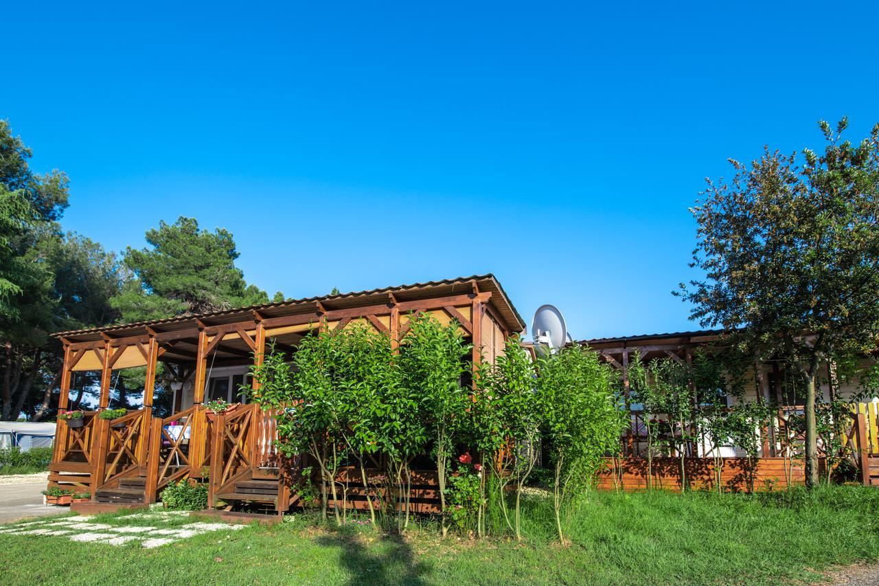 Camping Media Mobile Homes In Brioni Sunny Camping Pula Exterior photo